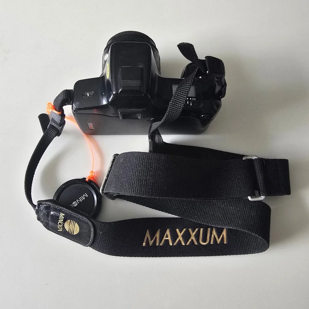Minolta Maxxum 5000i 35mm‎ SLR Film Camera with AF 50mm Lens and Strap Black